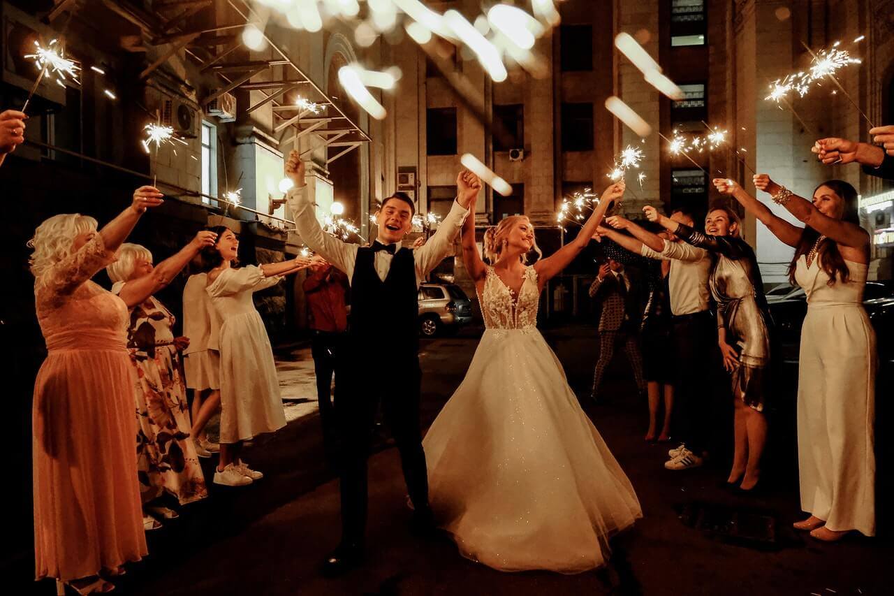 How do you plan a wedding event